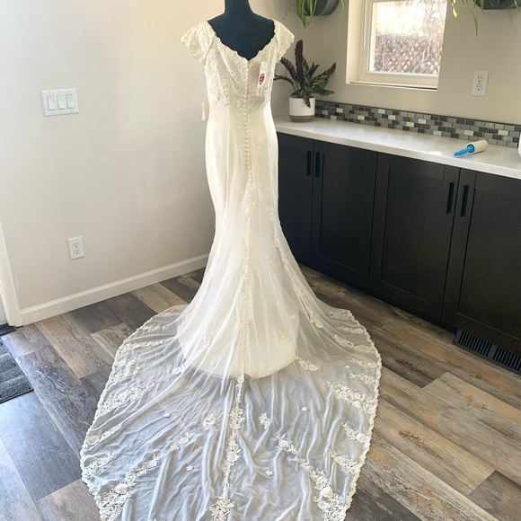 🚫SOLD🚫Sample Wedding Dress Mermaid long Tail Light white ivory lace Sz 14 - Picture 2 of 9